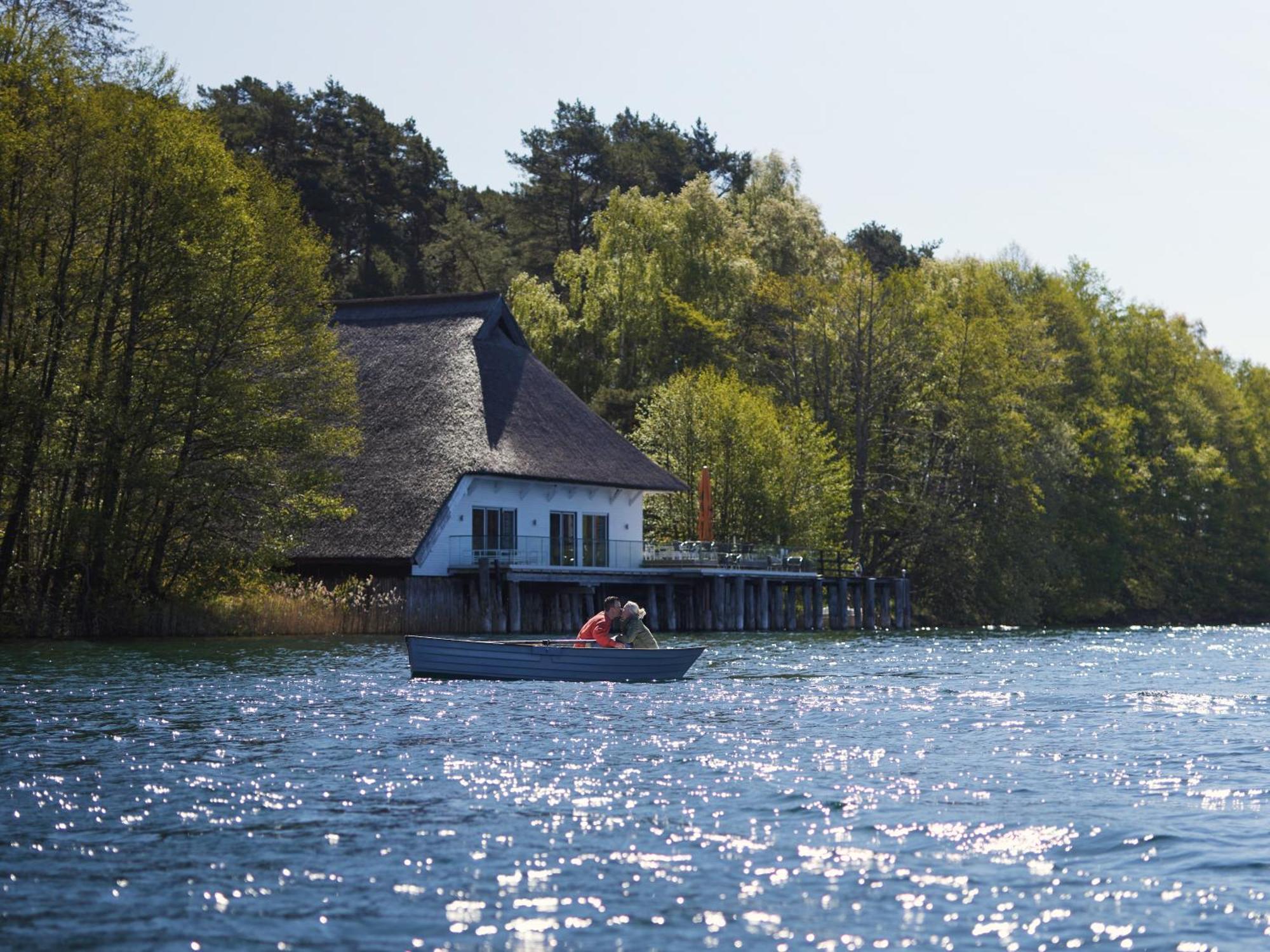 Van Der Valk Naturresort Drewitz Nossentiner Huette Esterno foto